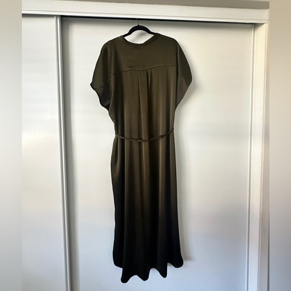 BANANA REPUBLIC FACTORY SERENADE SILK SHIRTDRESS - Picture 2 of 3